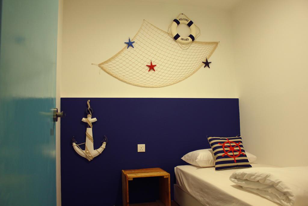 Roof Talk Theme Hostel Johor Bahru Rum bild
