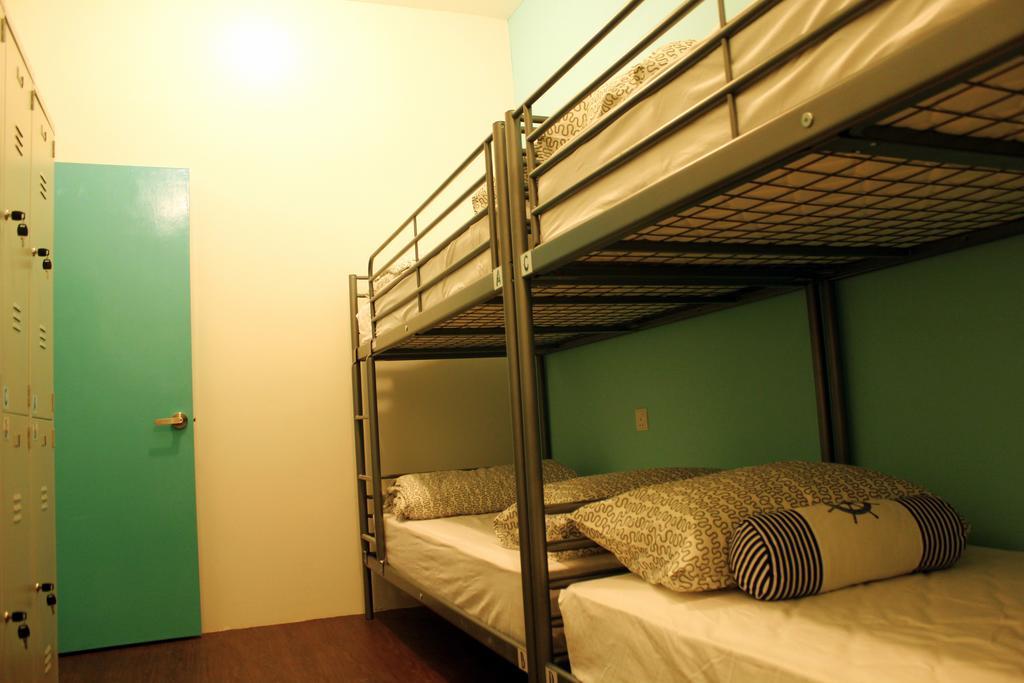 Roof Talk Theme Hostel Johor Bahru Rum bild