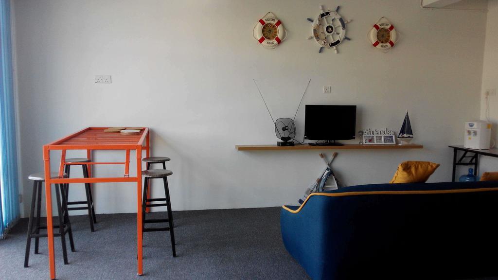 Roof Talk Theme Hostel Johor Bahru Rum bild