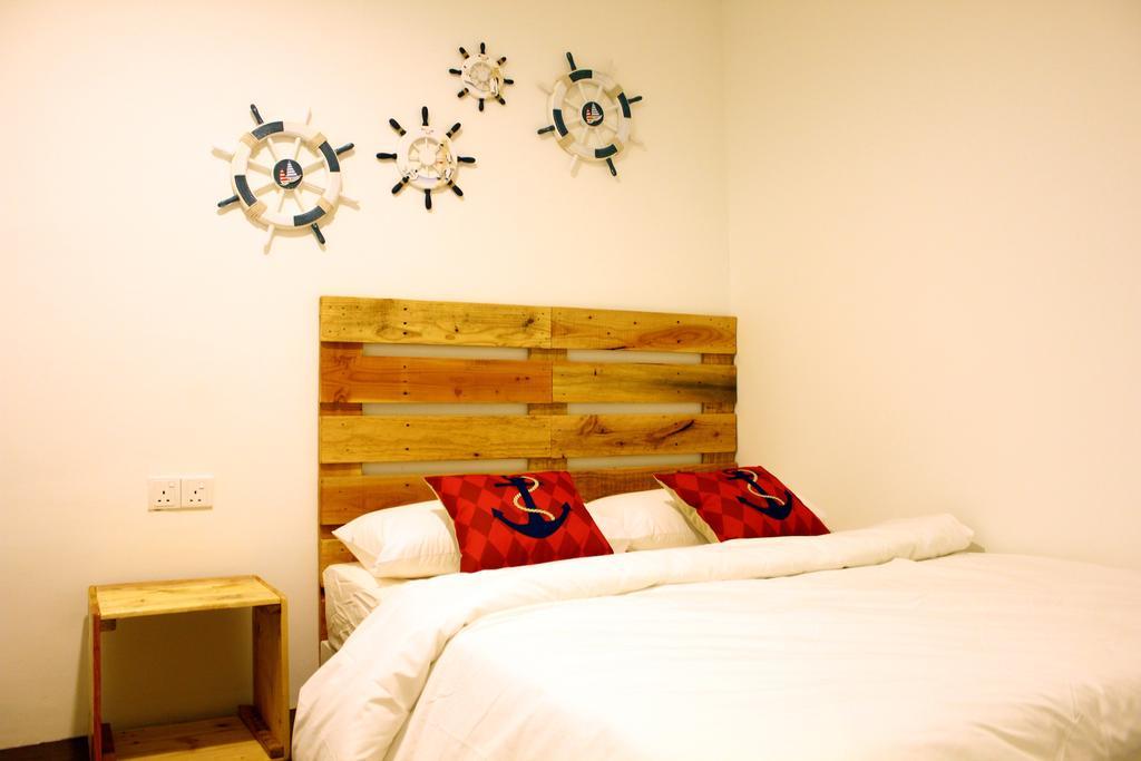 Roof Talk Theme Hostel Johor Bahru Rum bild