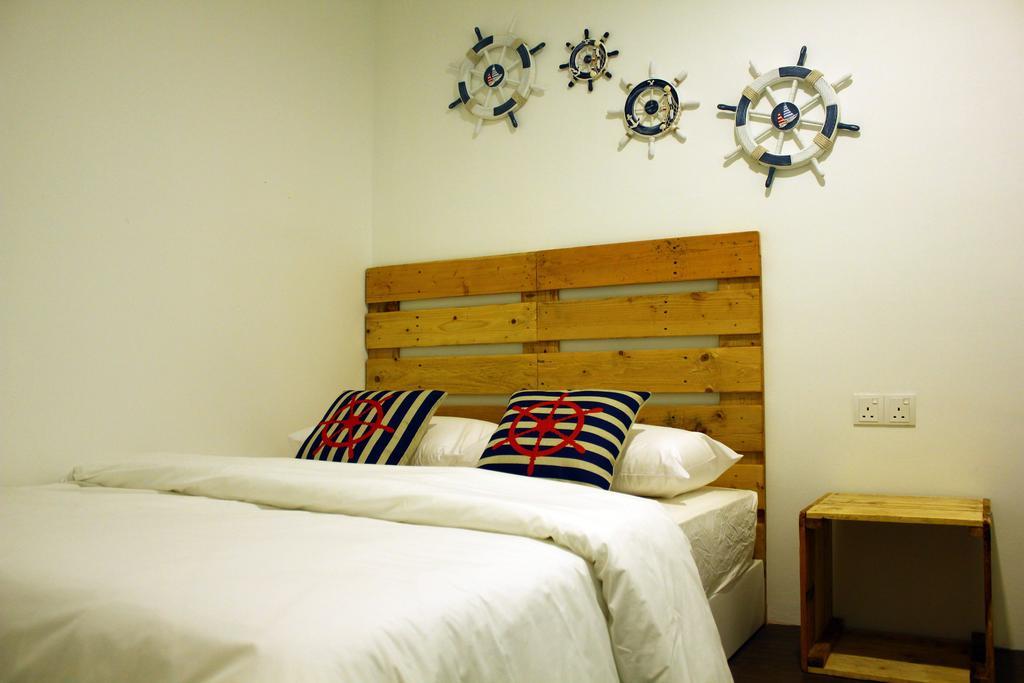 Roof Talk Theme Hostel Johor Bahru Rum bild