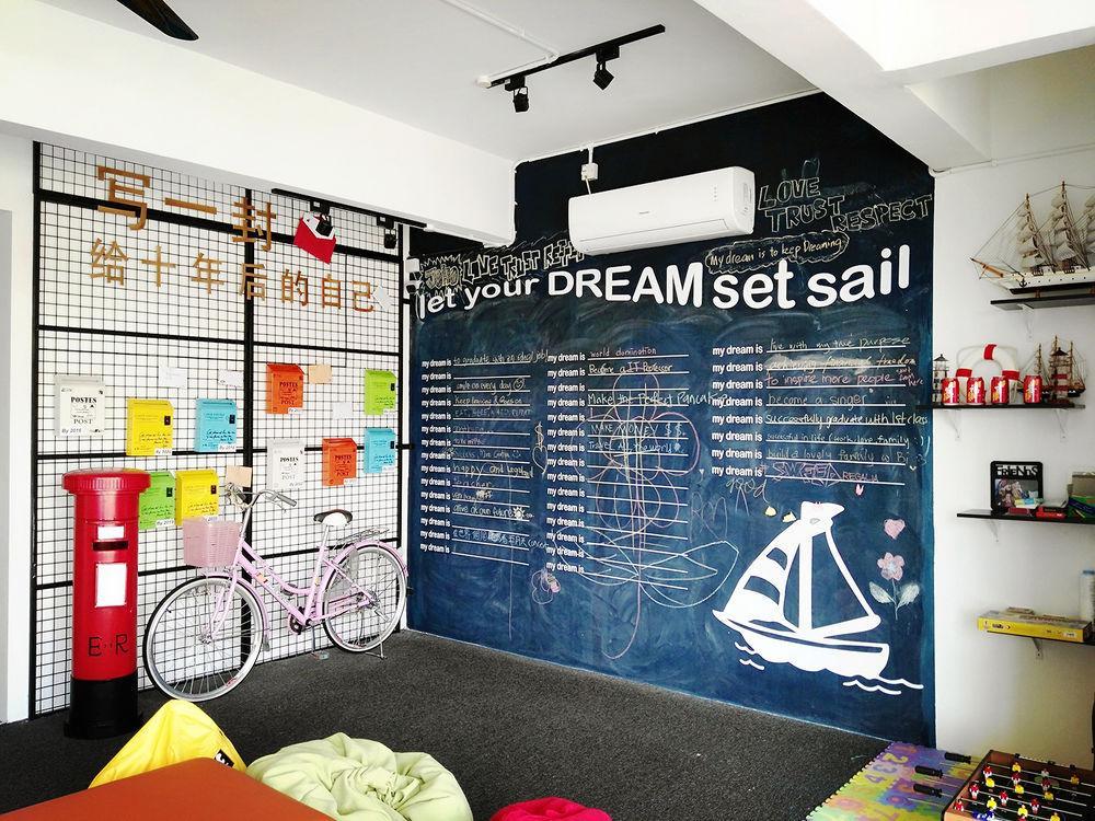 Roof Talk Theme Hostel Johor Bahru Exteriör bild