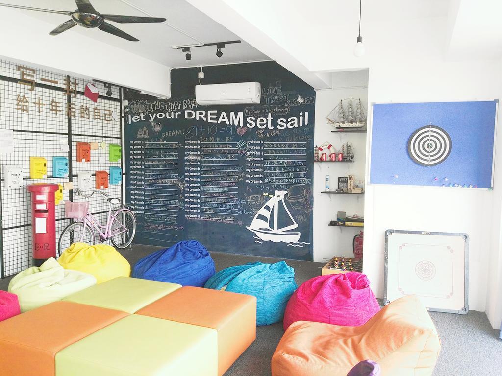 Roof Talk Theme Hostel Johor Bahru Exteriör bild